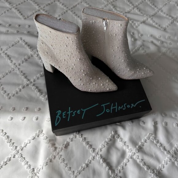 New Never Worn Betsy Johnson White Pearl Ankle Booties - Picture 13 of 14